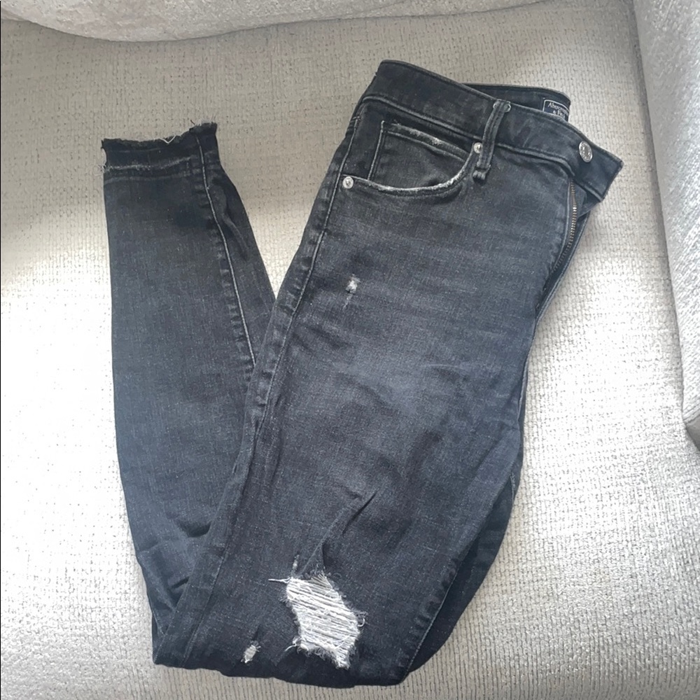 Abercrombie Women's Black Distressed Jeans